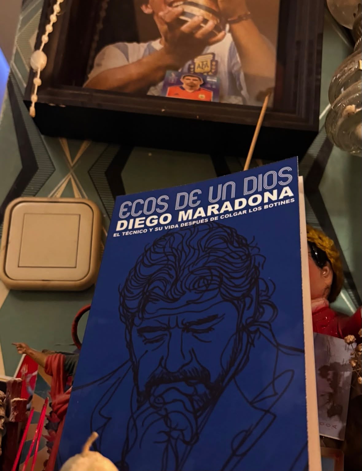 “Ecos de un Dios”: el libro sobre Maradona se presentó en Bar Sonora